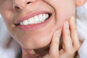 Was hilft bei schmerzempfindlichen Zähnen
